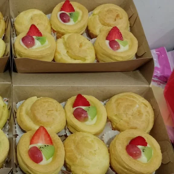 Kue Sus Mix 1 box 6pcs(3 original+3 toping buah)Pre-Order khusus bekasi, jawabarat